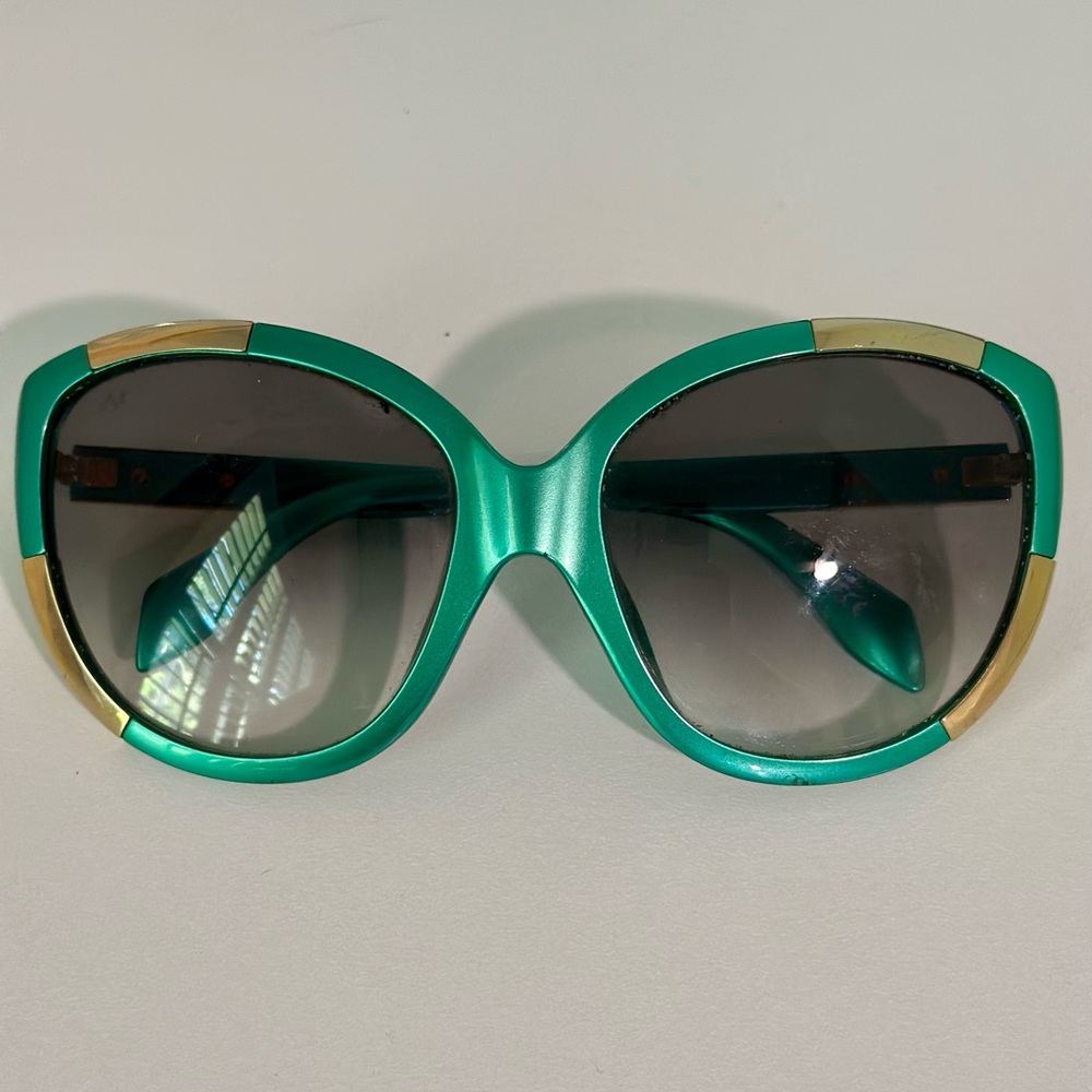 Chic Alexander McQueen Green and Gold Sunglasses